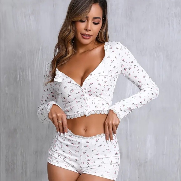 Ditsy Vintage Floral Ribbed Stretchy Knit Lace Trim 2pc Pajama’s Pj’s Shorts Set - Picture 7 of 12